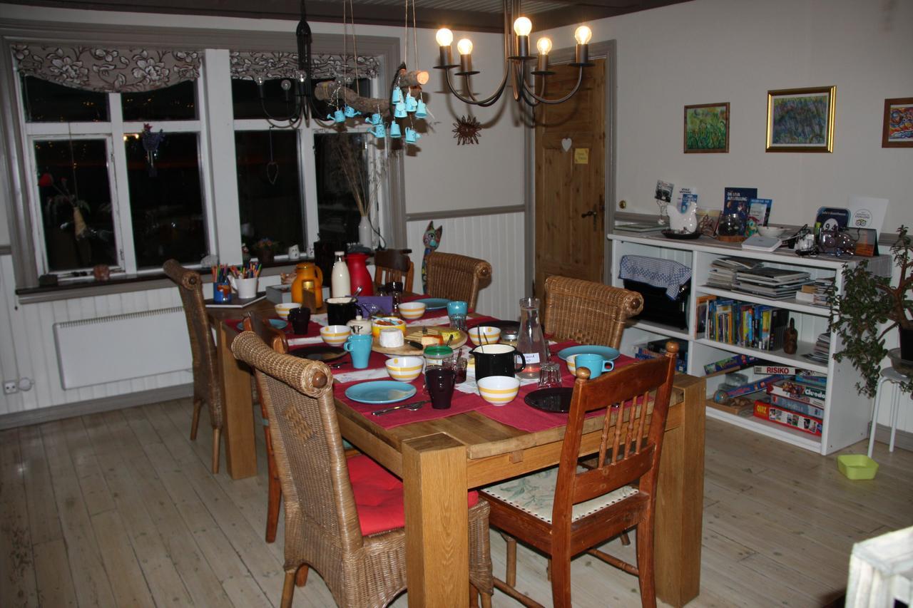Julia'S Guesthouse B&B Hnaus Bagian luar foto