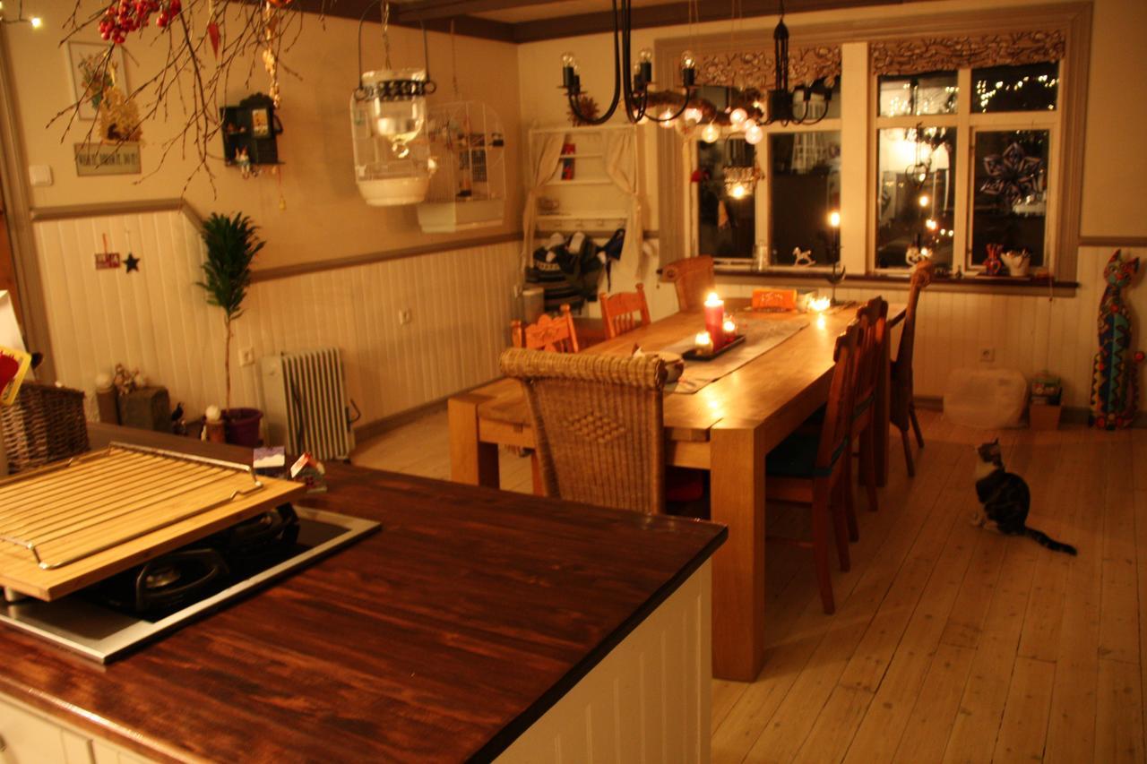 Julia'S Guesthouse B&B Hnaus Bagian luar foto